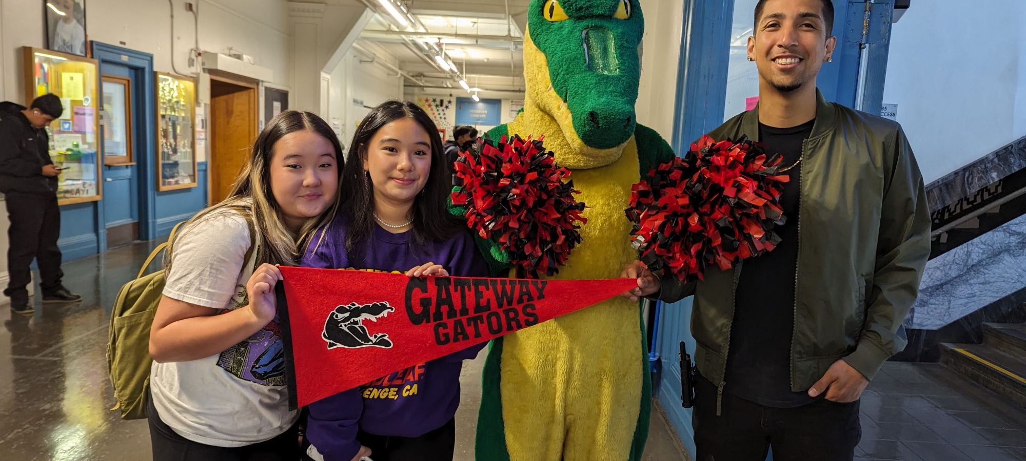 students pose with a faculty member and the gator mascot